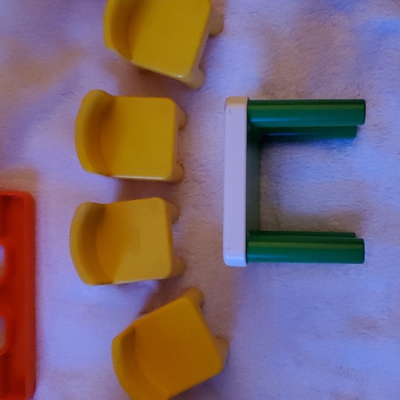 Little Tikes Playhouse Furniture Car Kitchenette, Table, Chairs,Picnic Table - Picture 7 of 9